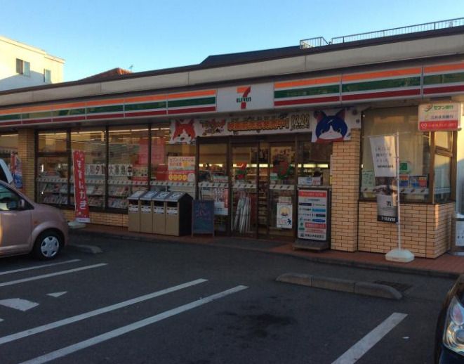 近くのコンビニまで901m（徒歩12分）