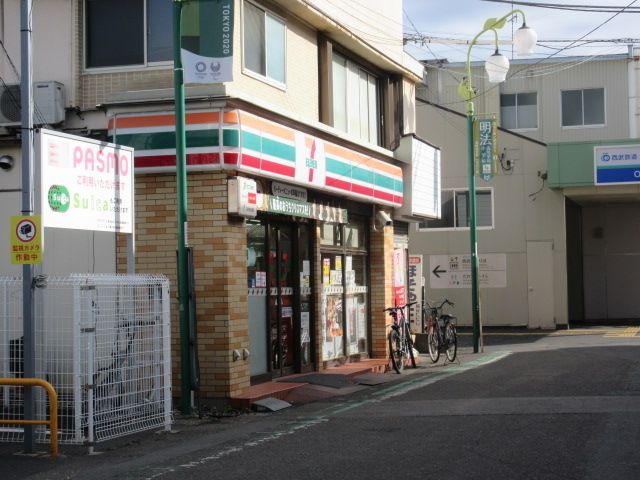 近くのコンビニまで531m（徒歩7分）