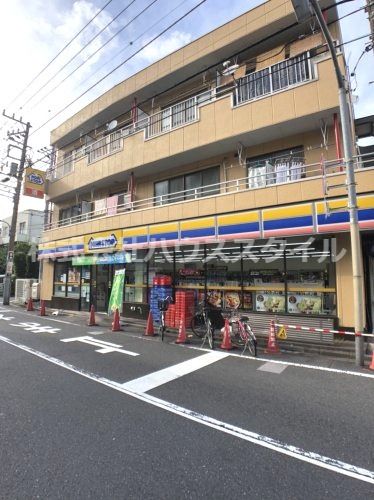 近くのコンビニまで869m（徒歩11分）