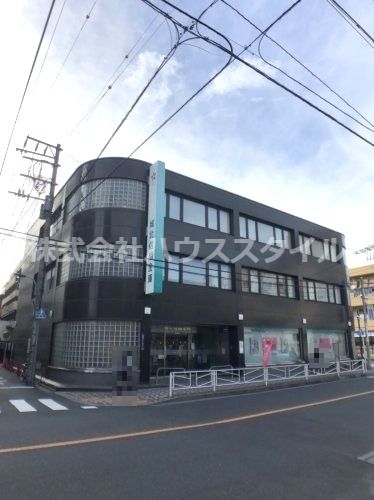 近くの銀行まで868m（徒歩11分）