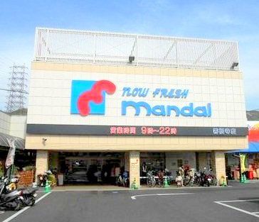 近くの(株)万代善根寺店まで575m（徒歩8分）