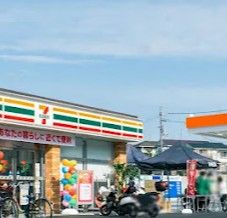 近くのセブンイレブン 交野市役所前店まで521m（徒歩7分）