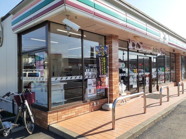 近くのセブンイレブン 高崎筑縄町店まで587m（徒歩8分）