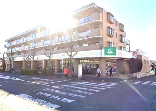 近くのSUPER MARKET FUJI(スーパーマーケットフジ)まで1,068m（徒歩14分）