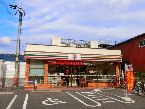 近くのセブンイレブン 大東市諸福5丁目店まで391m（徒歩5分）