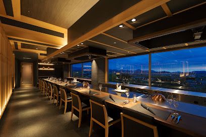 近くのザ・マイルストーンまで1,584m（徒歩20分）