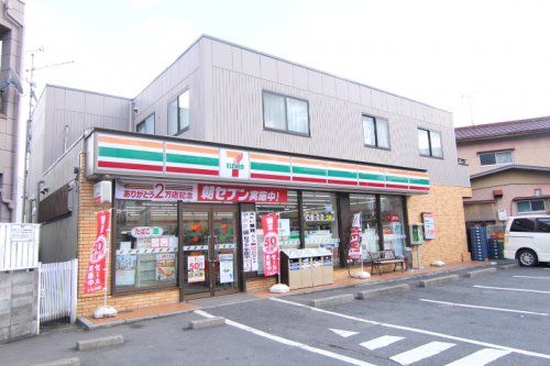 近くのコンビニまで762m（徒歩10分）