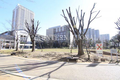 近くの公園まで1,071m（徒歩14分）