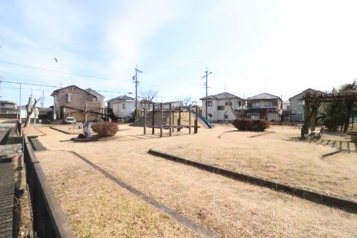 近くの富岡南公園まで394m（徒歩5分）