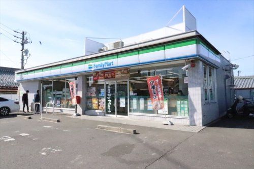 近くのファミリーマート 犬山駅東店まで642m（徒歩9分）