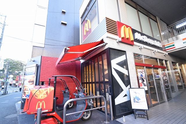 近くのマクドナルド 鴨居店まで560m（徒歩7分）