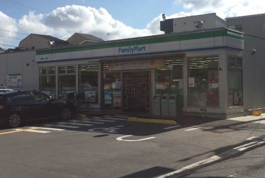 近くのファミリーマート 東粉浜三丁目店まで442m(徒歩6分)