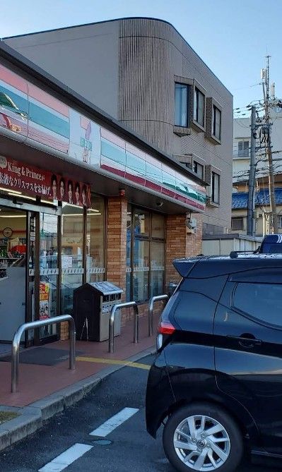 近くのセブンイレブン 高槻体育館前店まで521m(徒歩7分)