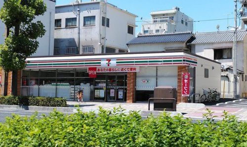 近くのセブンイレブン岡山野田屋町2丁目店まで128m(徒歩2分)