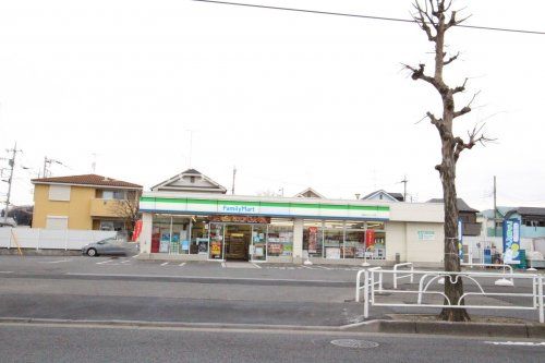 近くのファミリーマートまで1,250m（徒歩16分）