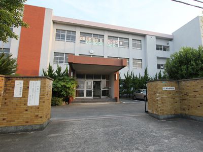 近くの水巻町立水巻南中学校まで1,778m(徒歩23分)