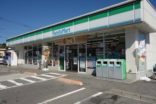 近くのファミリーマート 呉焼山バイパス店まで828m(徒歩11分)