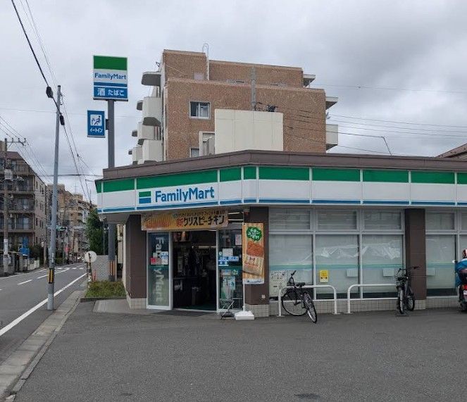 近くのファミリーマート 関町庚申通り店まで439m(徒歩6分)