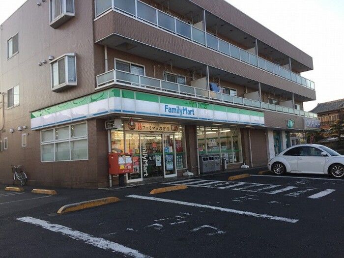 近くのファミリーマート さいたま本町東二丁目店まで609m(徒歩8分)