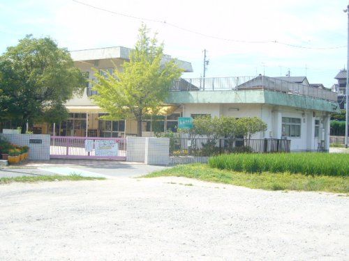 近くの半田市立高根保育園まで958m（徒歩12分）