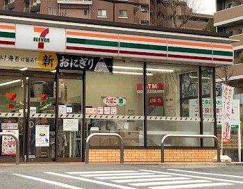 近くのコンビニまで345m（徒歩5分）