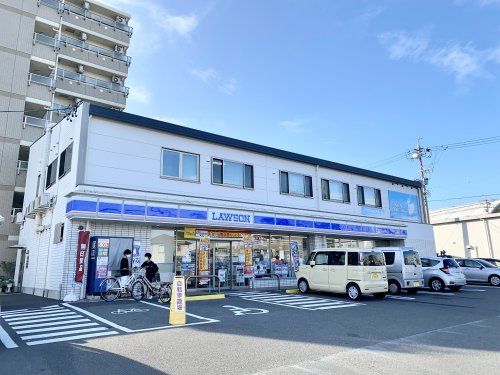 近くのローソン 半田昭和町四丁目店まで389m(徒歩5分)