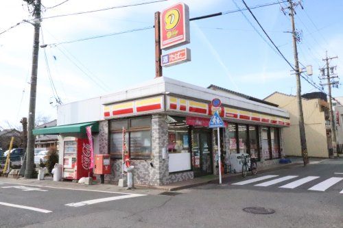 近くのニューヤマザキデイリーストア 羽黒駅前店まで517m(徒歩7分)