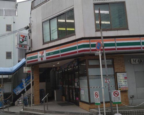 近くのセブンイレブン 阪急石橋駅前店まで574m(徒歩8分)