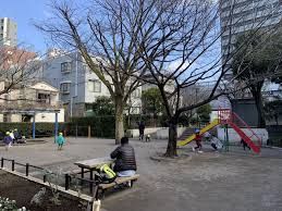 近くの源氏前公園まで201m（徒歩3分）