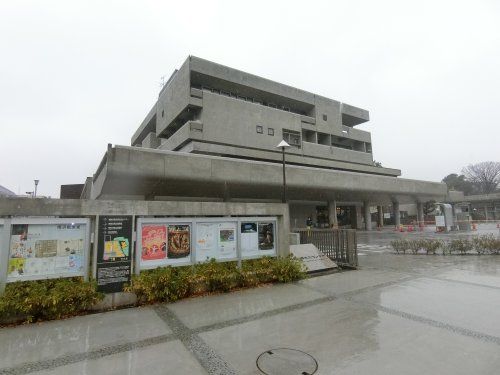 近くの神奈川県立青少年センターまで612m(徒歩8分)