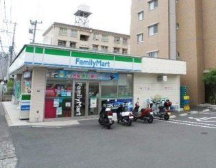 近くのファミリーマート 長崎上大橋店まで204m（徒歩3分）