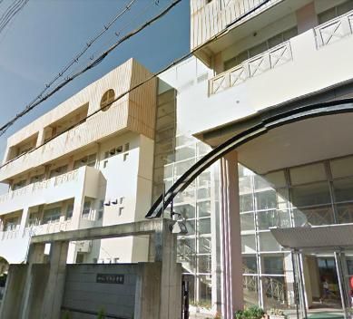 近くの神戸市立中央小学校まで1,042m（徒歩14分）