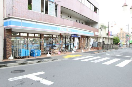 近くのコンビニまで290m（徒歩4分）