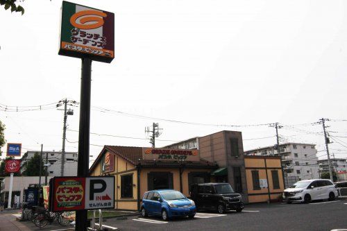 近くのグラッチェガーデンズ せんげん台店まで1,999m(徒歩25分)
