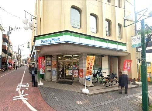 近くのファミリーマート 相模原東林間駅前店まで496m（徒歩7分）