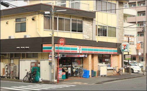 近くのセブンイレブン 横須賀安浦店まで32m(徒歩1分)