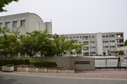 近くの神戸市立星陵台中学校まで640m(徒歩8分)