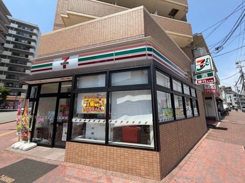 近くのセブンイレブン 神戸灘岩屋駅前店まで483m（徒歩7分）