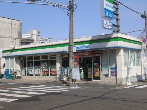 近くのファミリーマート 竜田通１丁目店まで151m（徒歩2分）