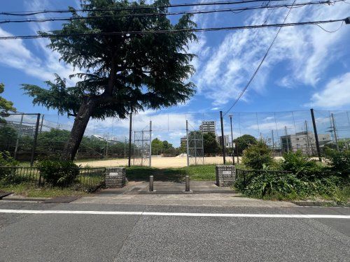 近くの岩屋公園まで740m（徒歩10分）