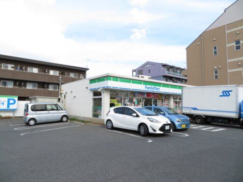 近くのファミリーマート 市川相之川二丁目店まで222m(徒歩3分)