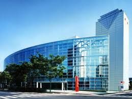 近くの高松市中央図書館まで146m（徒歩2分）