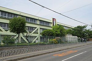 近くの小学校まで1,894m（徒歩24分）