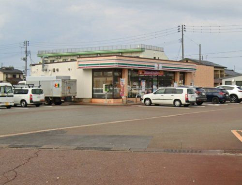 近くのセブンイレブン南七日町店まで262m（徒歩4分）
