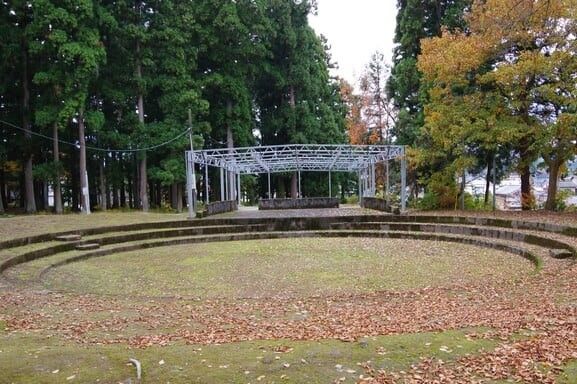 近くの関原公園まで216m（徒歩3分）