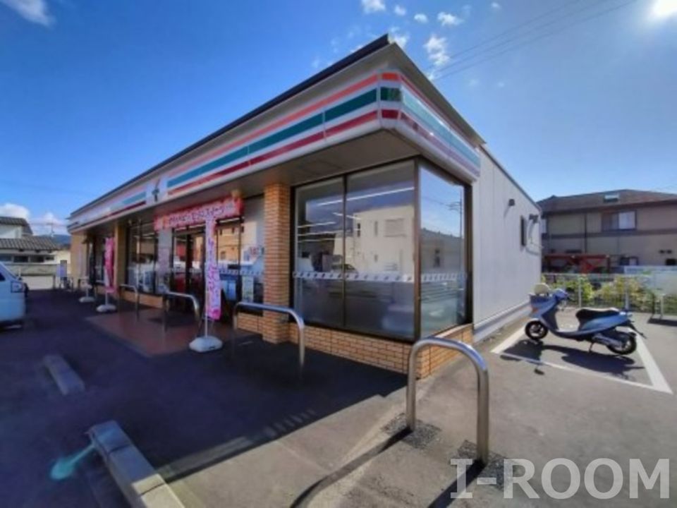 近くのセブンイレブン松山椿表参道店まで423m（徒歩6分）