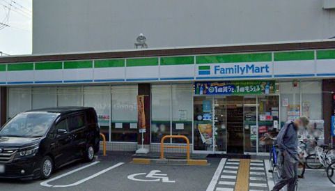 近くのファミリーマート 玉出西店まで565m（徒歩8分）