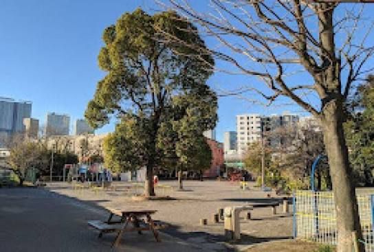 近くの佃三丁目公園まで450m（徒歩6分）
