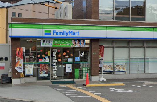 近くのファミリーマート 新喜多東店まで928m(徒歩12分)