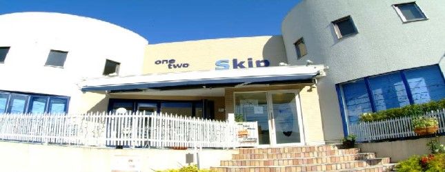 近くのonetwoSkipまで1,100m(徒歩14分)